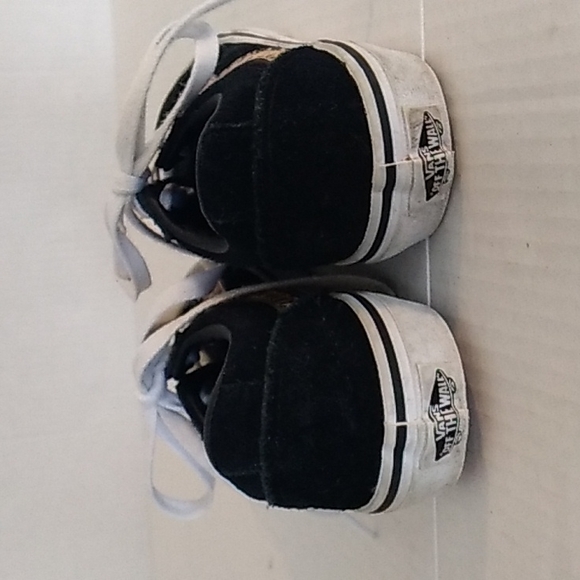 Vans girl's black suede sneakers size 1.5 - Picture 3 of 10